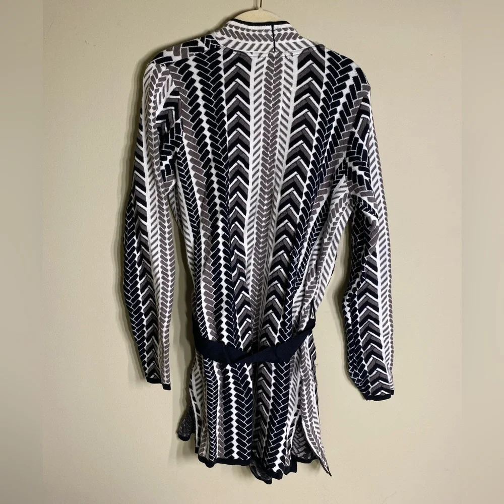 Isaac Mizrahi Live Black and White Chevron Design Tie Close Cardigan M NWT - Picture 2 of 5